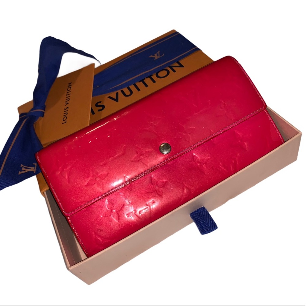 AUTHENTICATED Louis  Vuitton hotpink long wallet